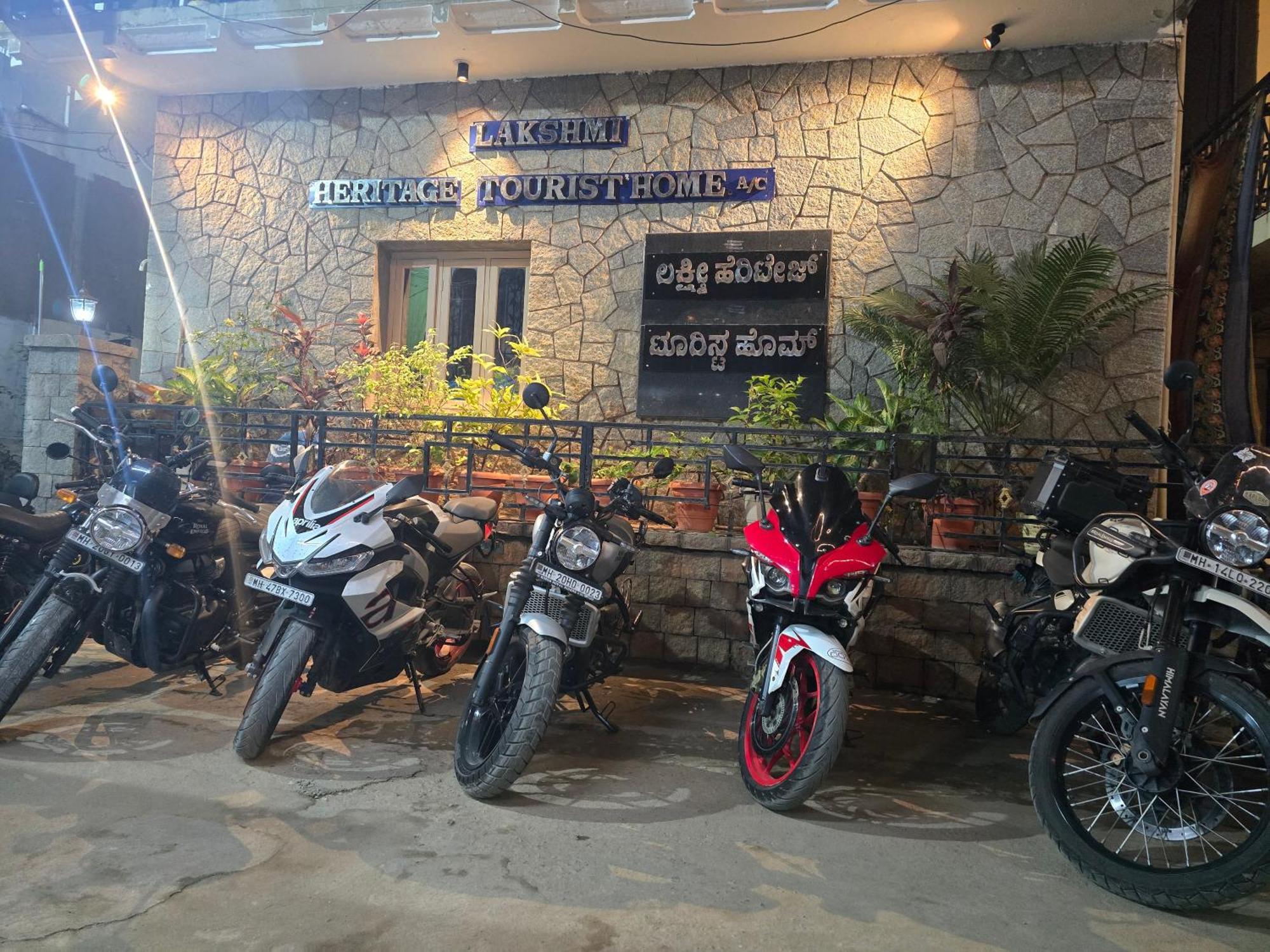 האמפי Lakshmi Heritage Tourist Home מראה חיצוני תמונה